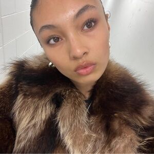 Meet your Posher, Maya